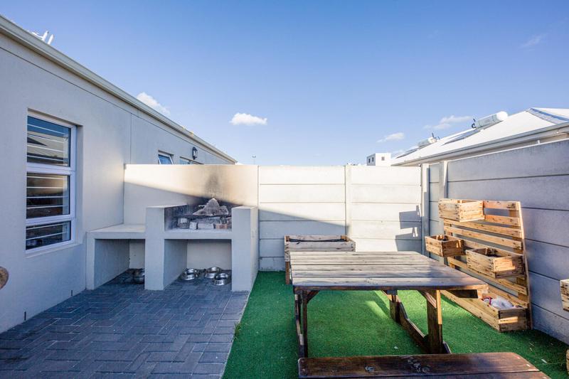 To Let 2 Bedroom Property for Rent in Parklands North Western Cape